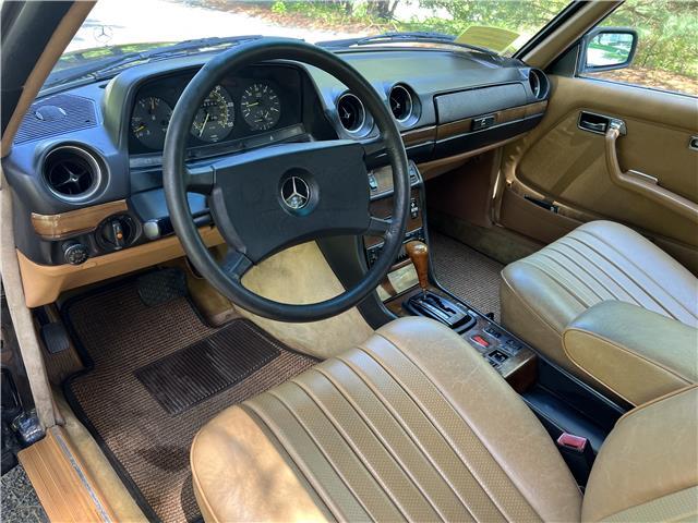 Mercedes-Benz-300-CD-Turbodiesel-1984-19