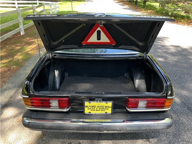 Mercedes-Benz-300-CD-Turbodiesel-1984-25