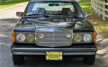 Mercedes-Benz-300-CD-Turbodiesel-1984-3