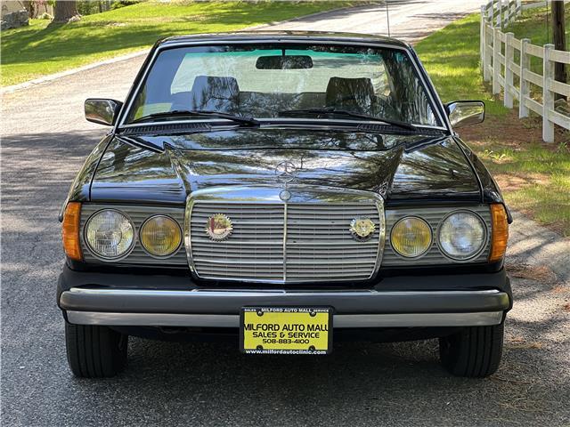 Mercedes-Benz-300-CD-Turbodiesel-1984-3