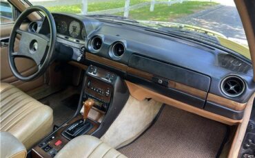 Mercedes-Benz-300-CD-Turbodiesel-1984-31