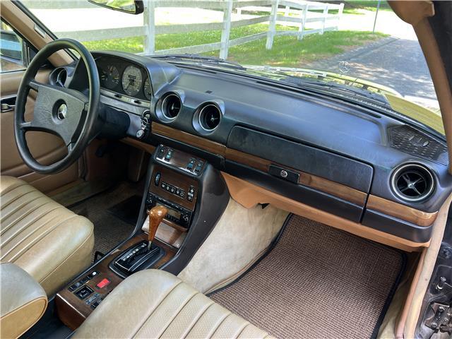 Mercedes-Benz-300-CD-Turbodiesel-1984-31
