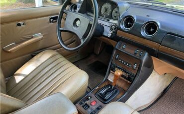 Mercedes-Benz-300-CD-Turbodiesel-1984-32
