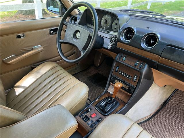 Mercedes-Benz-300-CD-Turbodiesel-1984-32
