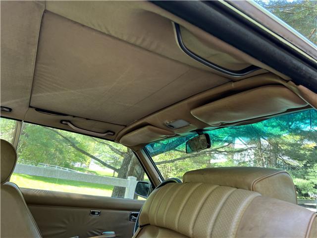Mercedes-Benz-300-CD-Turbodiesel-1984-34