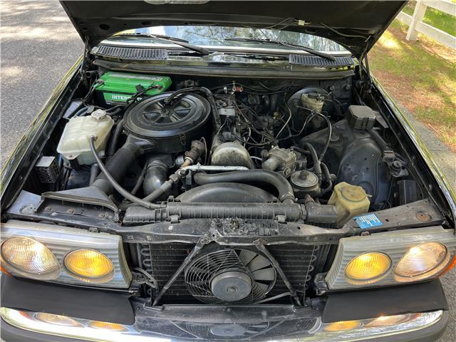 Mercedes-Benz-300-CD-Turbodiesel-1984-35