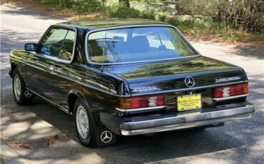 Mercedes-Benz-300-CD-Turbodiesel-1984-5