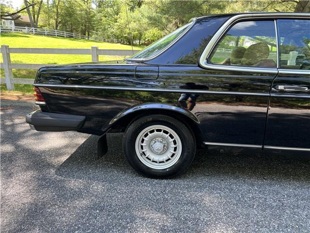 Mercedes-Benz-300-CD-Turbodiesel-1984-9