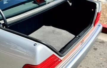 Mercedes-Benz-300-SE-1992-Sedan-10