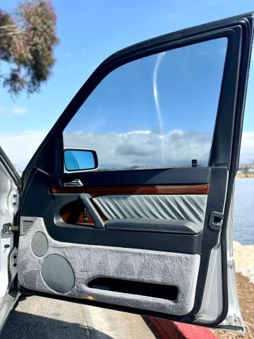 Mercedes-Benz-300-SE-1992-Sedan-12