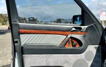 Mercedes-Benz-300-SE-1992-Sedan-14