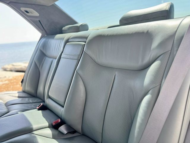 Mercedes-Benz-300-SE-1992-Sedan-16