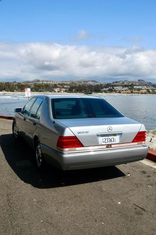 Mercedes-Benz-300-SE-1992-Sedan-2
