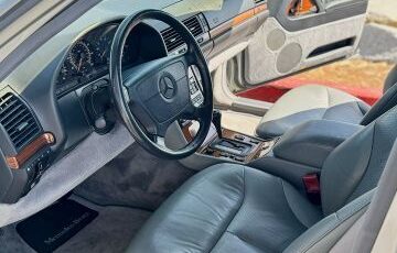 Mercedes-Benz-300-SE-1992-Sedan-21