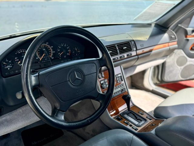Mercedes-Benz-300-SE-1992-Sedan-22