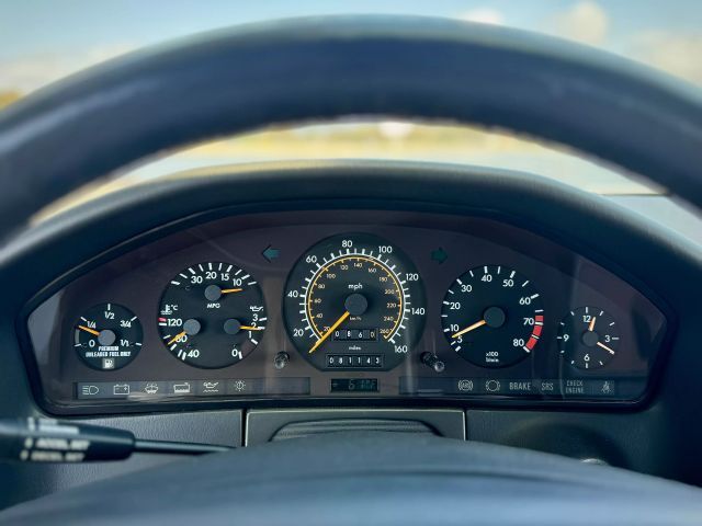 Mercedes-Benz-300-SE-1992-Sedan-24