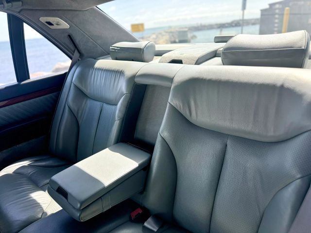 Mercedes-Benz-300-SE-1992-Sedan-28