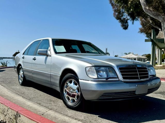 Mercedes-Benz-300-SE-1992-Sedan-3