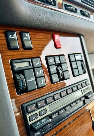 Mercedes-Benz-300-SE-1992-Sedan-31