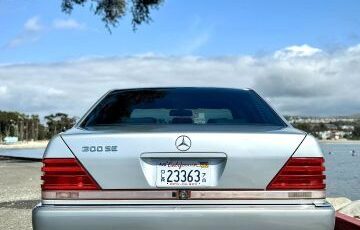Mercedes-Benz-300-SE-1992-Sedan-4