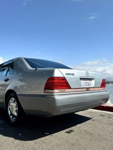 Mercedes-Benz-300-SE-1992-Sedan-6