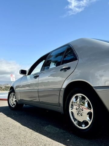 Mercedes-Benz-300-SE-1992-Sedan-9