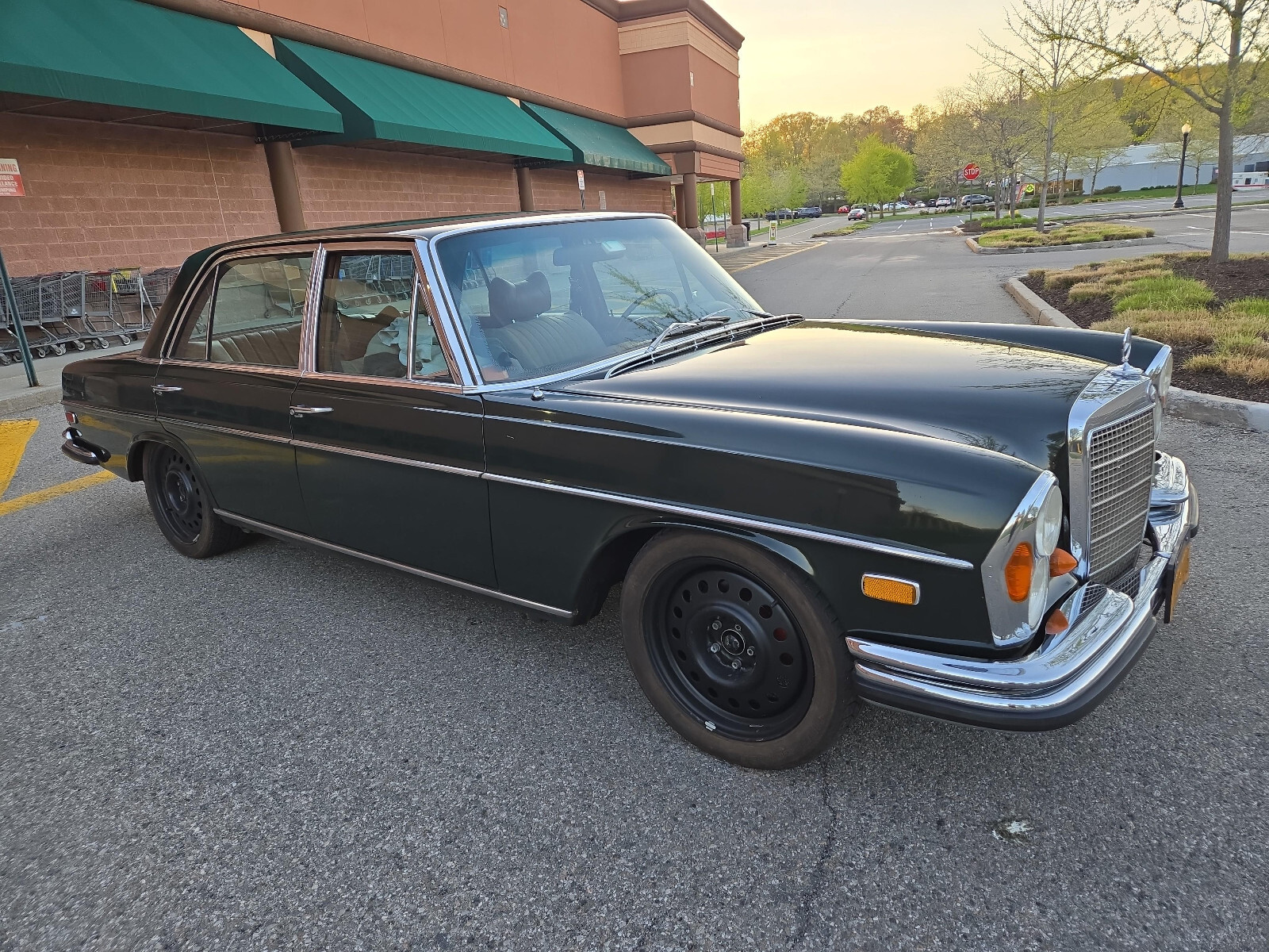 Mercedes-Benz-300-Series-1969-Sedan-1
