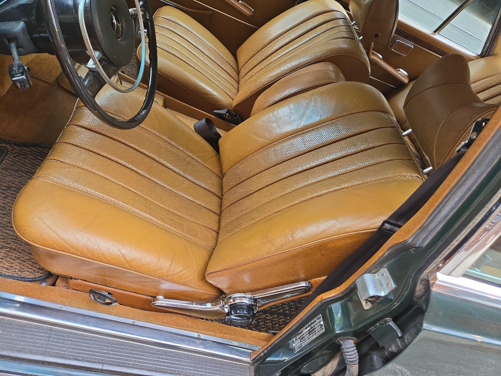 Mercedes-Benz-300-Series-1969-Sedan-13