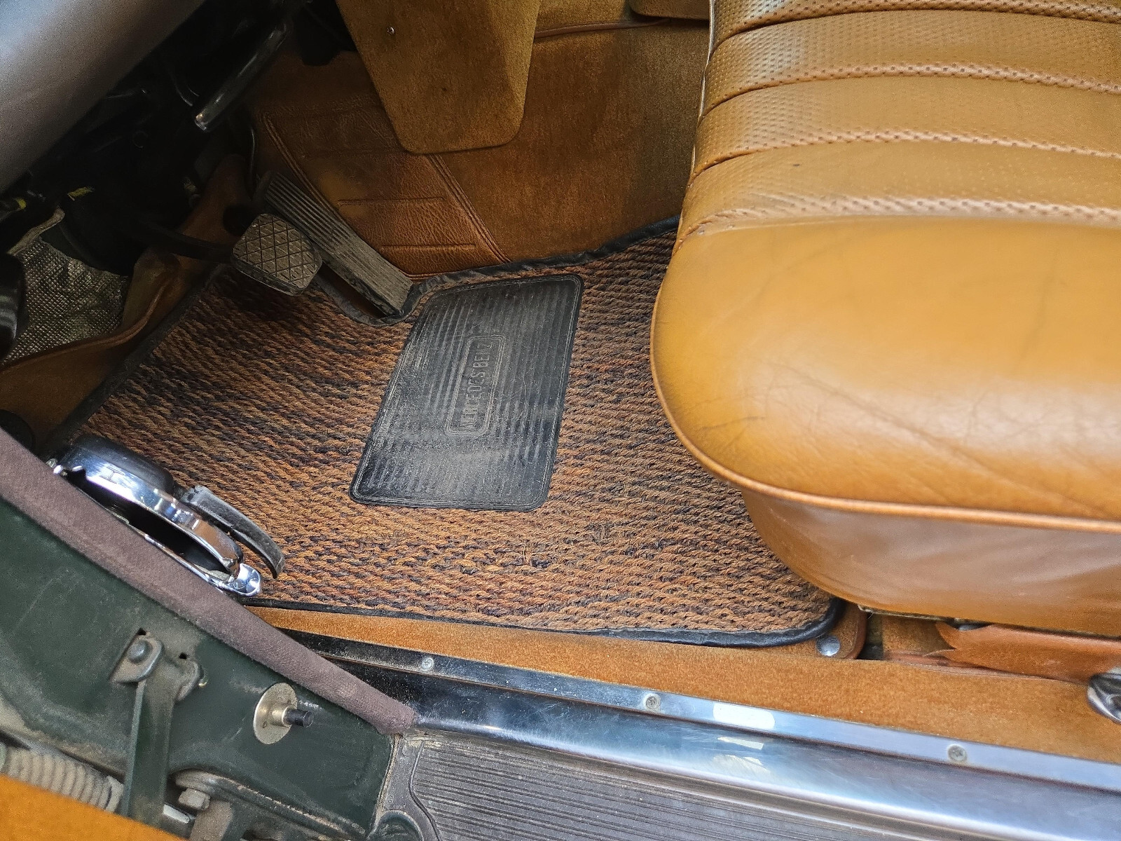 Mercedes-Benz-300-Series-1969-Sedan-14