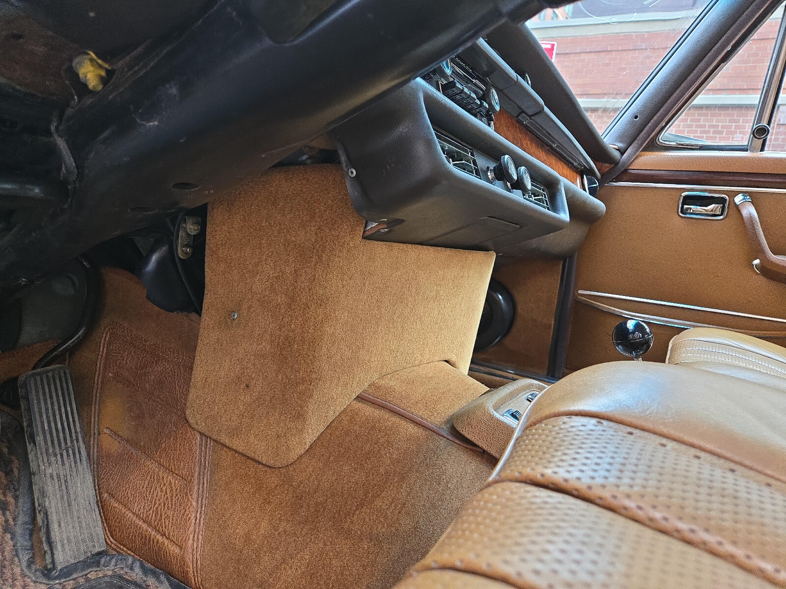 Mercedes-Benz-300-Series-1969-Sedan-15