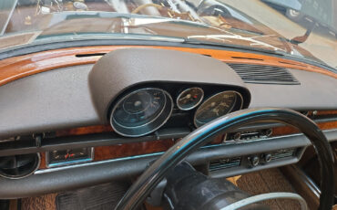 Mercedes-Benz-300-Series-1969-Sedan-17