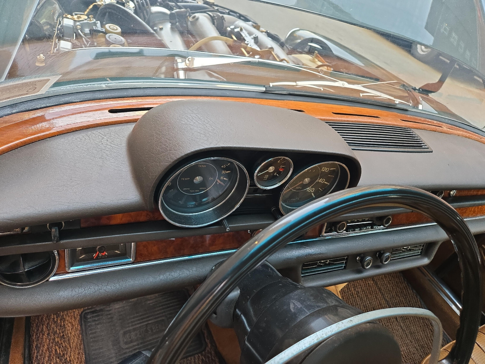 Mercedes-Benz-300-Series-1969-Sedan-17