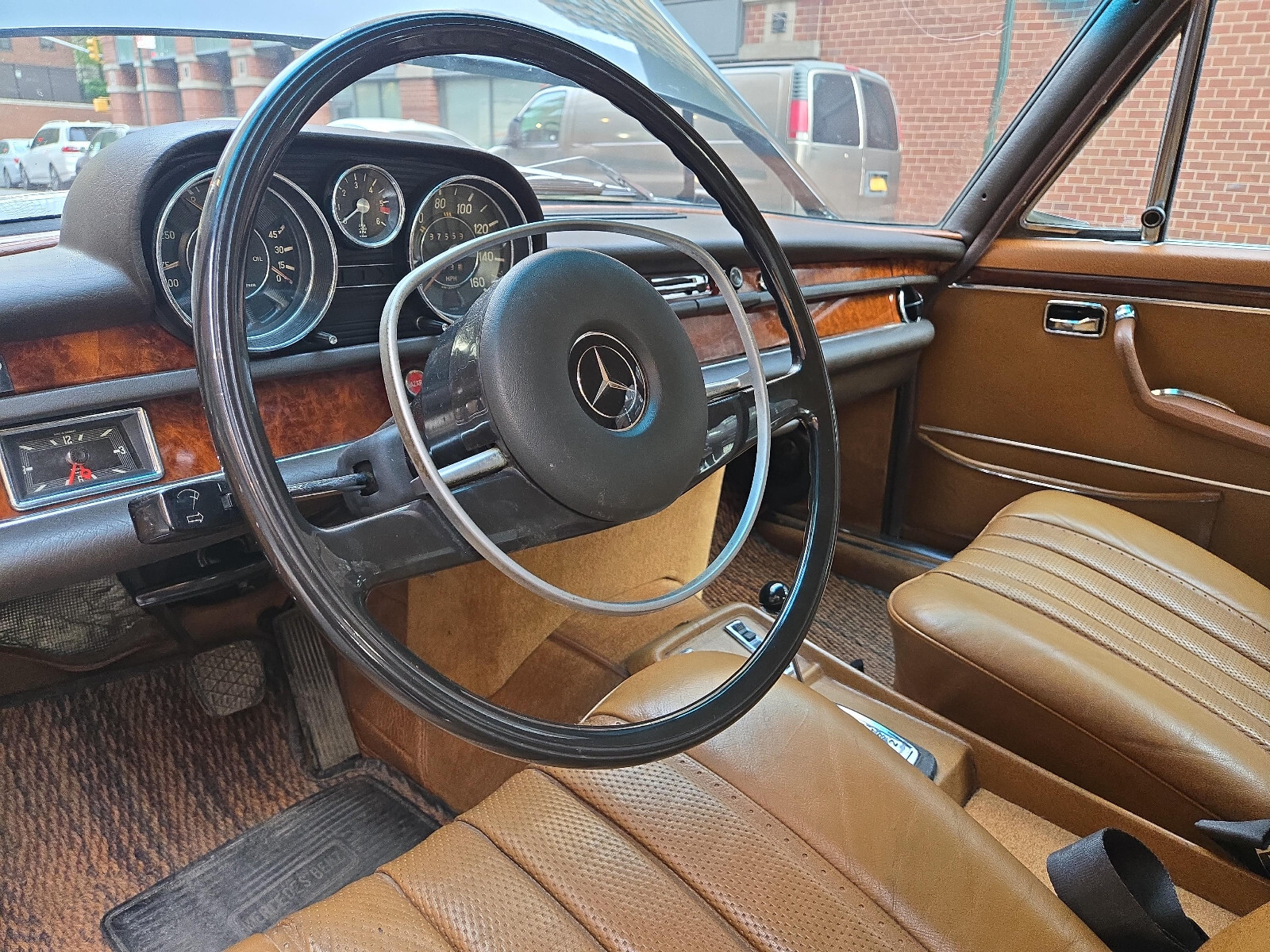 Mercedes-Benz-300-Series-1969-Sedan-18