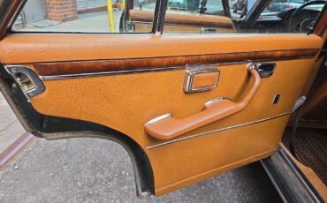 Mercedes-Benz-300-Series-1969-Sedan-25