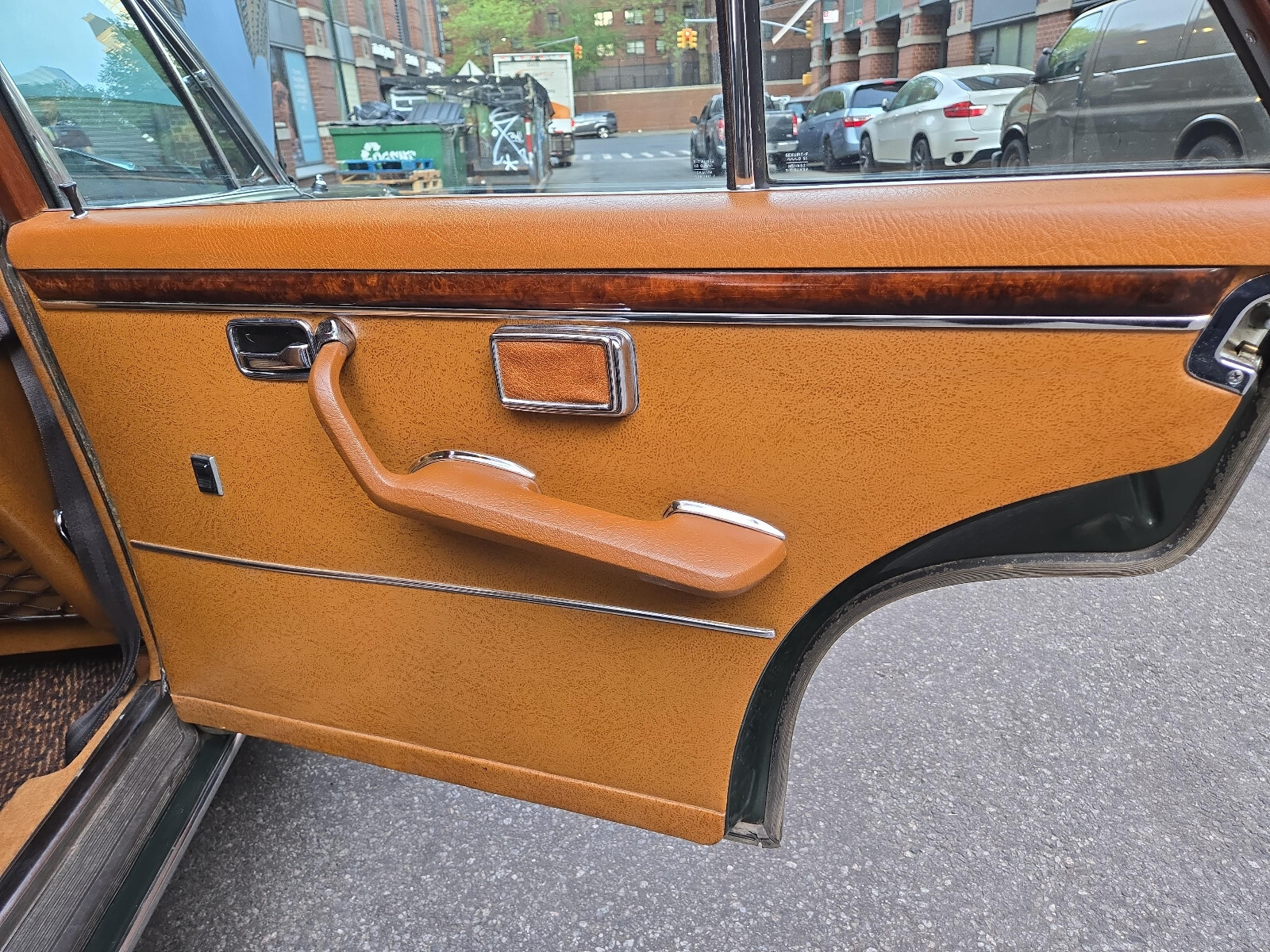 Mercedes-Benz-300-Series-1969-Sedan-28