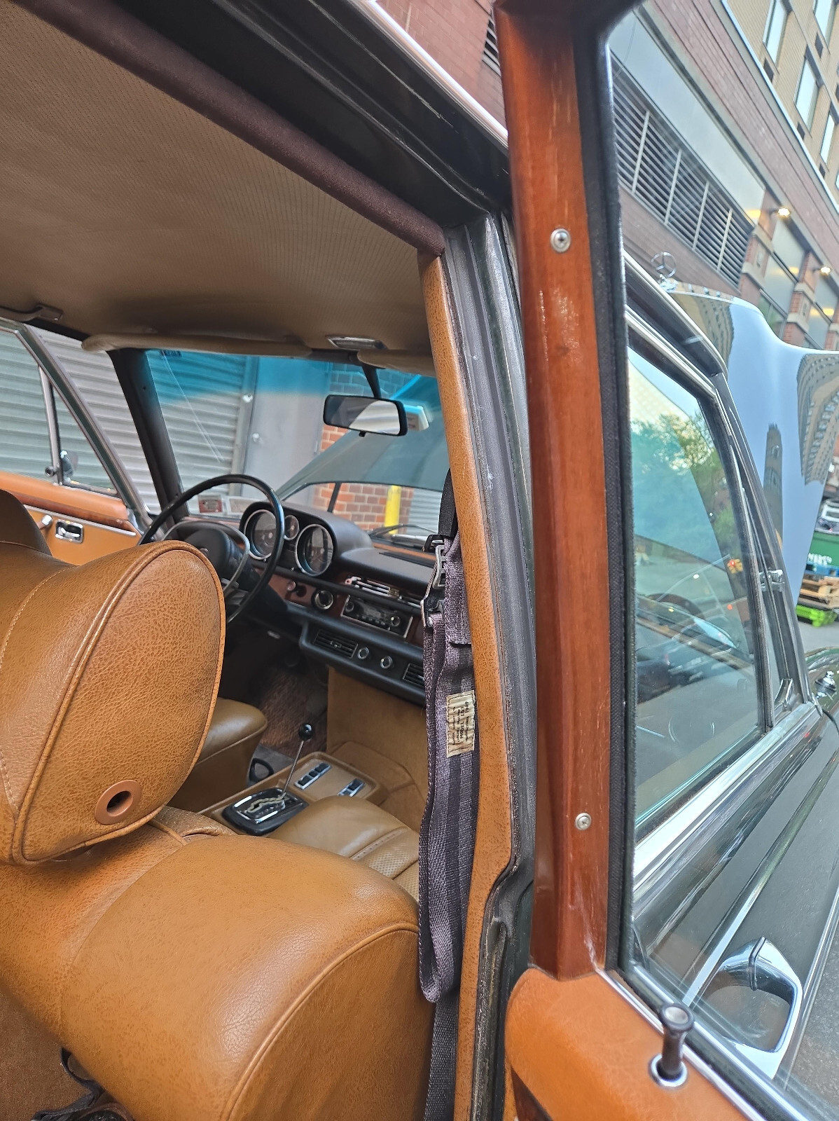 Mercedes-Benz-300-Series-1969-Sedan-29