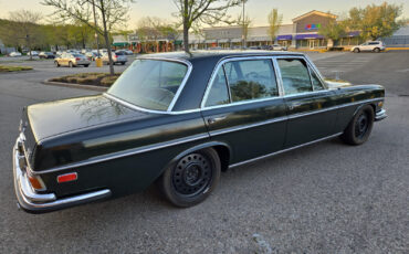 Mercedes-Benz-300-Series-1969-Sedan-3