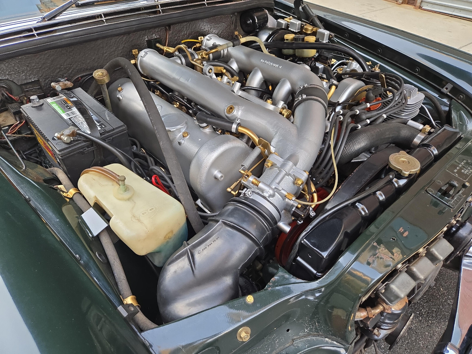 Mercedes-Benz-300-Series-1969-Sedan-35