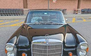 Mercedes-Benz-300-Series-1969-Sedan-4