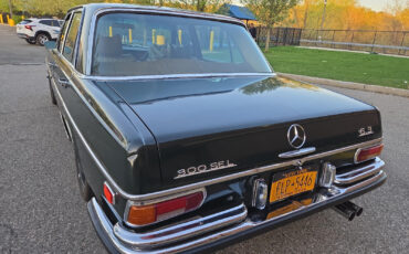 Mercedes-Benz-300-Series-1969-Sedan-6
