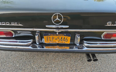 Mercedes-Benz-300-Series-1969-Sedan-9