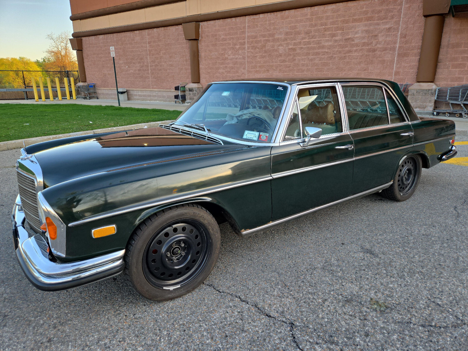 Mercedes-Benz-300-Series-1969-Sedan