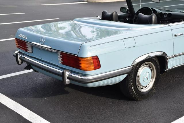 Mercedes-Benz-300-Series-1972-Convertible-12