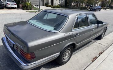 Mercedes-Benz-300-Series-1982-Sedan-1
