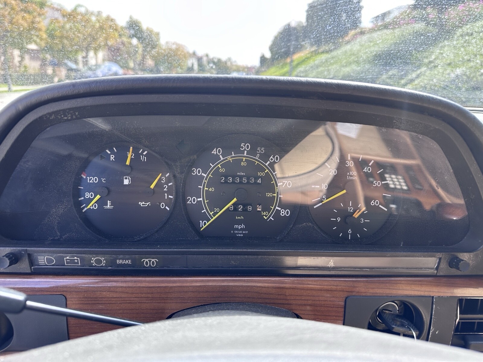 Mercedes-Benz-300-Series-1982-Sedan-10
