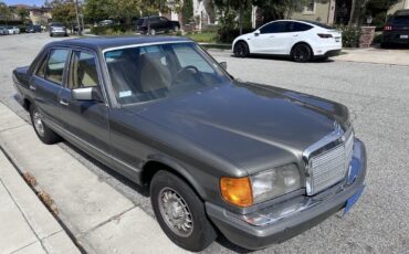 Mercedes-Benz-300-Series-1982-Sedan