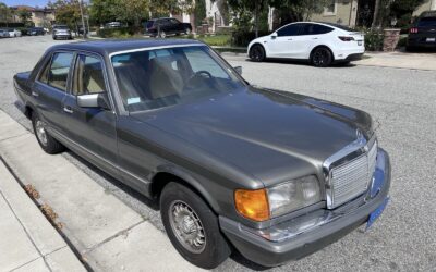 Mercedes-Benz 300-Series 1982 Sedan