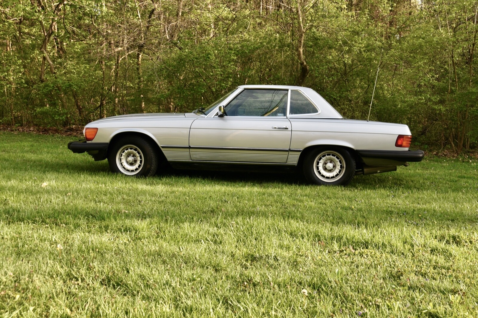 Mercedes-Benz-300-Series-1984-Convertible-17