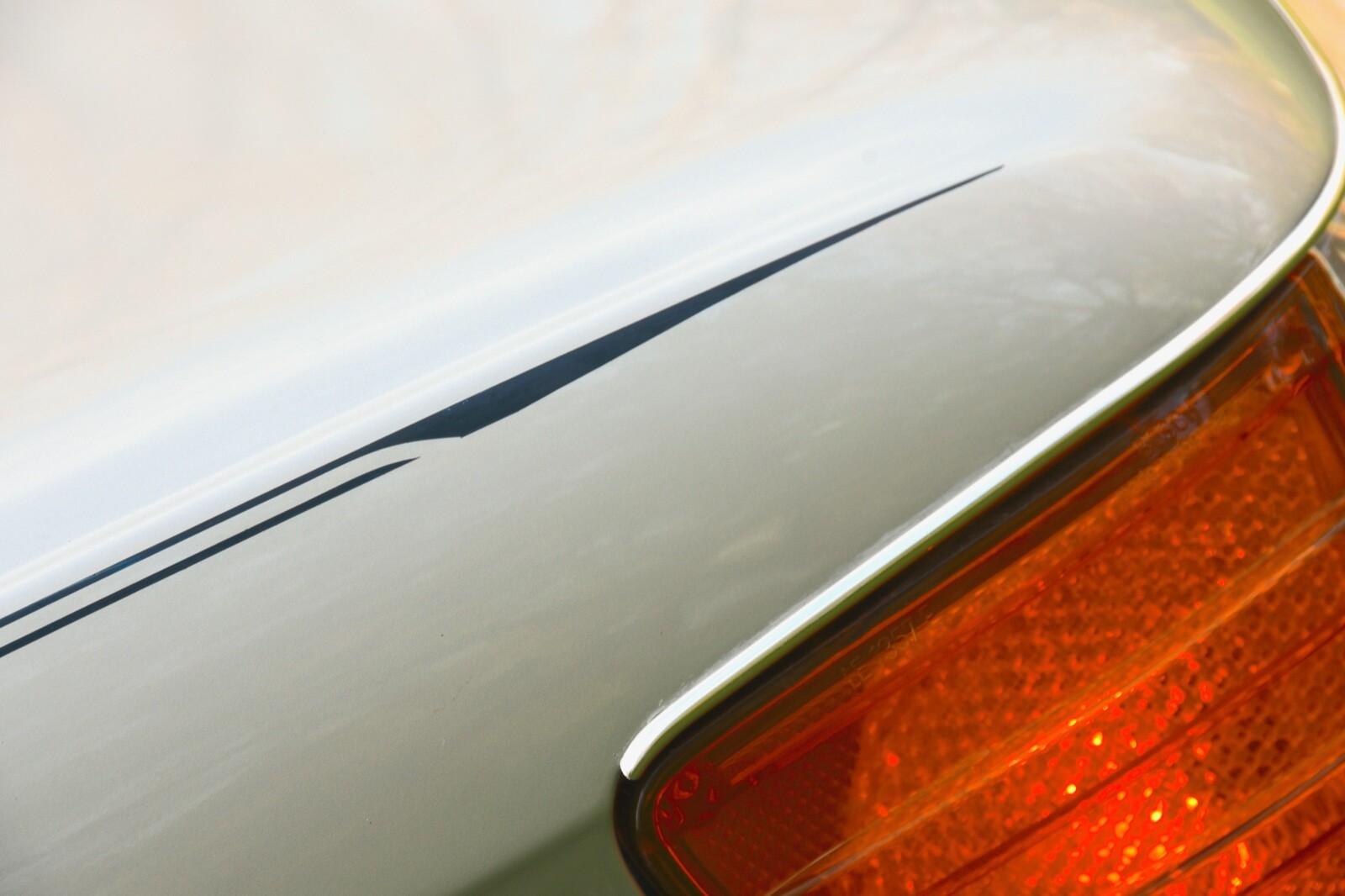 Mercedes-Benz-300-Series-1984-Convertible-18