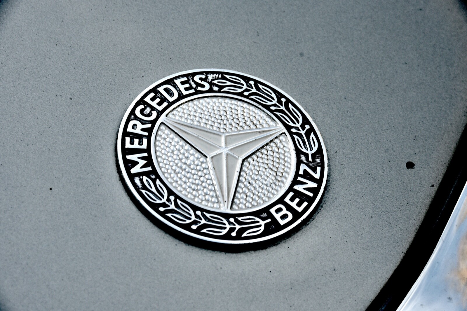 Mercedes-Benz-300-Series-1984-Convertible-19
